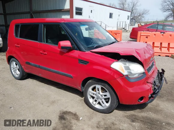 ✅ 2011 Kia Soul + • VIN: KNDJT2A22B7242788 • Lot: 44797030. Wystawiony na IAAI z przebiegiem 170 237 mil. Bezpłatny archiwum sprzedaży aukcyjnych z USA i szczegółowy raport historii pojazdu na DreamBid. Zdjęcie 1.
