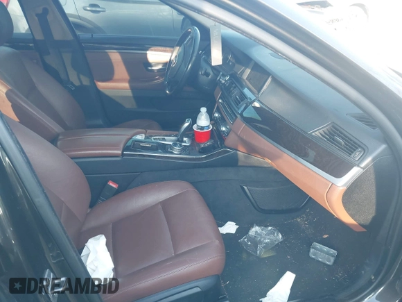 ✅ 2014 BMW 5 Series 528i • VIN: WBA5A5C57ED511287 • Lot: 44387080. Wystawiony na IAAI z przebiegiem 105 315 mil. Bezpłatny archiwum sprzedaży aukcyjnych z USA i szczegółowy raport historii pojazdu na DreamBid. Zdjęcie 5.