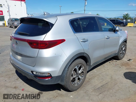 ✅ 2020 Kia Sportage LX • VIN: KNDPMCAC0L7716647 • Lot: 44913030. Wystawiony na IAAI z przebiegiem 58 708 mil. Bezpłatny archiwum sprzedaży aukcyjnych z USA i szczegółowy raport historii pojazdu na DreamBid. Zdjęcie 4.