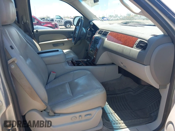 ✅ 2011 Chevrolet Suburban LTZ • VIN: 1GNSCKE06BR357208 • Lot: 45079069. Wystawiony na IAAI z przebiegiem 354 043 mil. Bezpłatny archiwum sprzedaży aukcyjnych z USA i szczegółowy raport historii pojazdu na DreamBid. Zdjęcie 5.