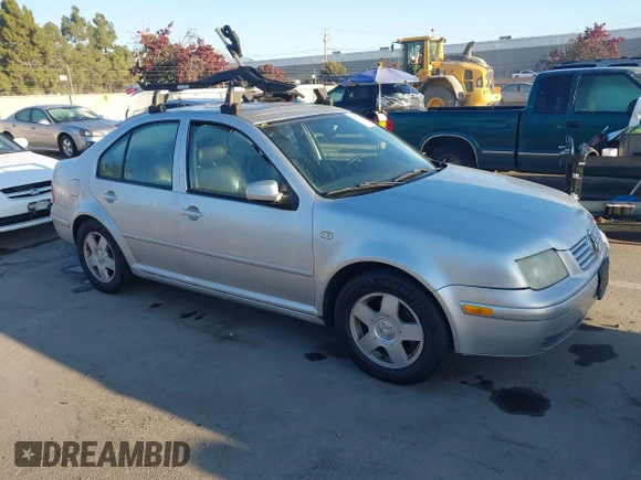 ✅ 2000 Volkswagen Jetta GLS • VIN: 3VWSC29M0YM122784 • Lot: 43895234. Wystawiony na IAAI z przebiegiem 158 081 mil. Bezpłatny archiwum sprzedaży aukcyjnych z USA i szczegółowy raport historii pojazdu na DreamBid. Zdjęcie 1.