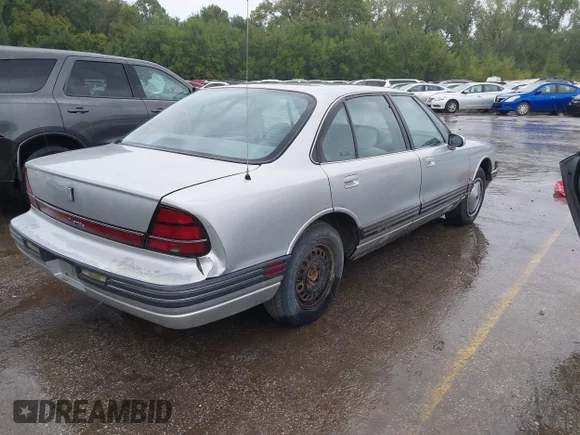 ✅ 1992 Oldsmobile 88 Royale • VIN: 1G3HN53L4N1830585 • Lot: 43157640. Wystawiony na IAAI z przebiegiem 125 781 mil. Bezpłatny archiwum sprzedaży aukcyjnych z USA i szczegółowy raport historii pojazdu na DreamBid. Zdjęcie 4.