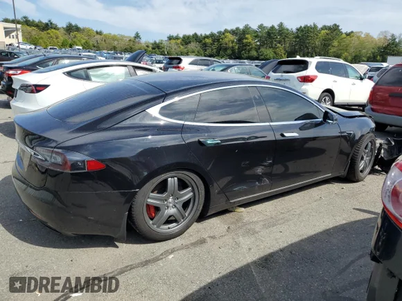 ✅ 2018 Tesla Model S 75D • VIN: 5YJSA1E44JF272156 • Lot: 54389294. Wystawiony na Copart z przebiegiem 66 315 mil. Bezpłatny archiwum sprzedaży aukcyjnych z USA i szczegółowy raport historii pojazdu na DreamBid. Zdjęcie 3.