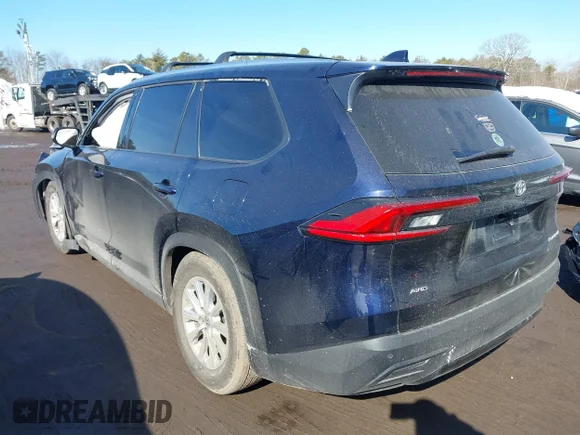 ✅ 2024 Toyota Highlander XLE • VIN: 5TDAAAB58RS070016 • Lot: 44435567. Listed on IAAI with 5,566 mi. Free auction sales archive from the USA and detailed vehicle history report at DreamBid. Image 3.