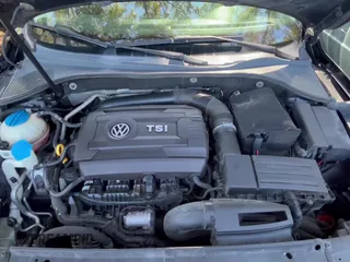 ✅ 2015 Volkswagen Passat S • VIN: 1VWAT7A34FC018342 • Лот: 93135735. Опубликован ранее на Copart с пробегом 127 684 миль. Бесплатный доступ к архиву аукционных продаж из США и подробный отчёт об истории автомобиля на DreamBid. Изображение 11.