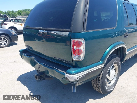 ✅ 1996 Chevrolet Blazer • VIN: 1GNDT13W2T2255201 • Lot: 45256045. Wystawiony na IAAI z przebiegiem 148 369 mil. Bezpłatny archiwum sprzedaży aukcyjnych z USA i szczegółowy raport historii pojazdu na DreamBid. Zdjęcie 6.