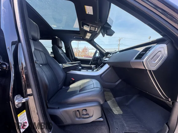 ✅ 2019 Land Rover Range Rover Sport HSE • VIN: SALWR2RV6KA844396 • Lot: 45087681. Wystawiony na IAAI z przebiegiem 149 894 mil. Bezpłatny archiwum sprzedaży aukcyjnych z USA i szczegółowy raport historii pojazdu na DreamBid. Zdjęcie 5.