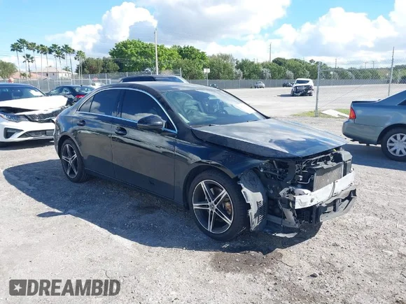 ✅ 2019 Mercedes-Benz A 220 • VIN: WDD3G4EB6KW022052 • Lot: 41660514. Wystawiony na IAAI z przebiegiem 67 177 mil. Bezpłatny archiwum sprzedaży aukcyjnych z USA i szczegółowy raport historii pojazdu na DreamBid. Zdjęcie 1.