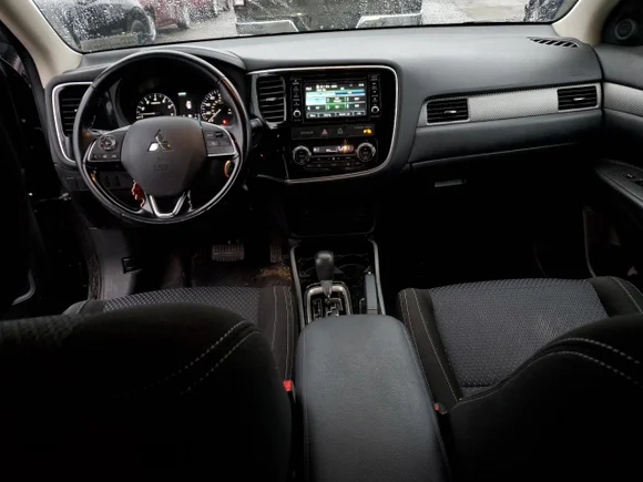 ✅ 2017 Mitsubishi Outlander ES • VIN: JA4AZ2A35HZ052482 • Lot: 36909353. Wystawiony na Copart z przebiegiem 118 233 mil. Bezpłatny archiwum sprzedaży aukcyjnych z USA i szczegółowy raport historii pojazdu na DreamBid. Zdjęcie 8.