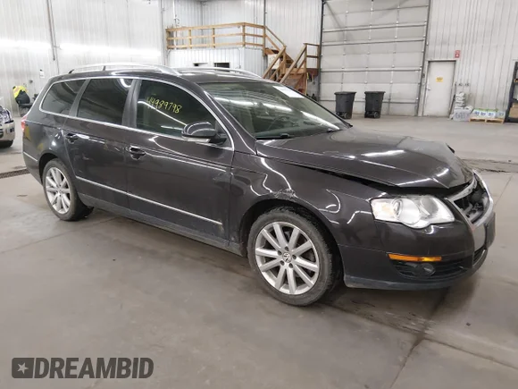 ✅ 2010 Volkswagen Passat Komfort • VIN: WVWXK7AN3AE155058 • Lot: 44989798. Wystawiony na IAAI z przebiegiem 181 580 mil. Bezpłatny archiwum sprzedaży aukcyjnych z USA i szczegółowy raport historii pojazdu na DreamBid. Zdjęcie 1.