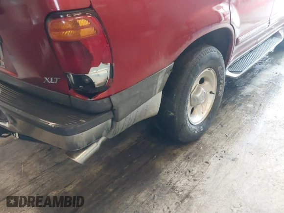 ✅ 2000 Ford Explorer XLT • VIN: 1FMZU83P1YZC54998 • Lot: 41613856. Wystawiony na IAAI z przebiegiem 225 855 mil. Bezpłatny archiwum sprzedaży aukcyjnych z USA i szczegółowy raport historii pojazdu na DreamBid. Zdjęcie 6.