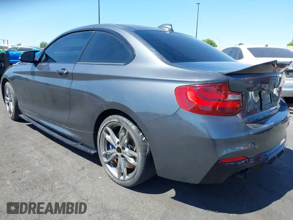 ✅ 2017 BMW 2 Series M240i • VIN: WBA2G1C31HV639077 • Lot: 43188991. Wystawiony na IAAI z przebiegiem 46 921 mil. Bezpłatny archiwum sprzedaży aukcyjnych z USA i szczegółowy raport historii pojazdu na DreamBid. Zdjęcie 3.