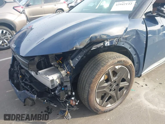 ✅ 2025 Kia EV6 Light Long Range • VIN: 5XYC34JA3SG003796 • Lot: 43942142. Wystawiony na IAAI z przebiegiem 8 534 mil. Bezpłatny archiwum sprzedaży aukcyjnych z USA i szczegółowy raport historii pojazdu na DreamBid. Zdjęcie 6.