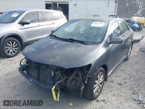 ✅ 2010 Toyota Corolla • VIN: 1NXBU4EE7AZ247983 • Lot: 44121591. Wystawiony na IAAI z przebiegiem 190 448 mil. Bezpłatny archiwum sprzedaży aukcyjnych z USA i szczegółowy raport historii pojazdu na DreamBid. Zdjęcie 2.