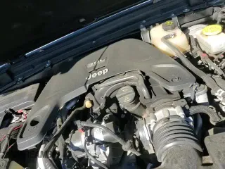 ✅ 2020 Jeep Wrangler Unlimited Sahara Altitude • VIN: 1C4HJXEG2LW211958 • Lot: 86779705. Wystawiony na Copart z przebiegiem 66 985 mil. Bezpłatny archiwum sprzedaży aukcyjnych z USA i szczegółowy raport historii pojazdu na DreamBid. Zdjęcie 15.