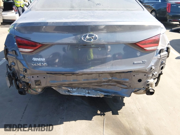 ✅ 2015 Hyundai Genesis 3.8L • VIN: KMHGN4JE9FU065220 • Lot: 44388937. Wystawiony na IAAI z przebiegiem 47 308 mil. Bezpłatny archiwum sprzedaży aukcyjnych z USA i szczegółowy raport historii pojazdu na DreamBid. Zdjęcie 6.