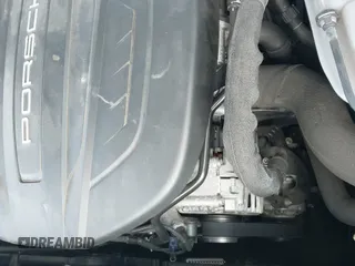 ✅ 2018 Porsche Macan • VIN: WP1AA2A5XJLB00693 • Lot: 43242267. Wystawiony na IAAI z przebiegiem 65 777 mil. Bezpłatny archiwum sprzedaży aukcyjnych z USA i szczegółowy raport historii pojazdu na DreamBid. Zdjęcie 19.