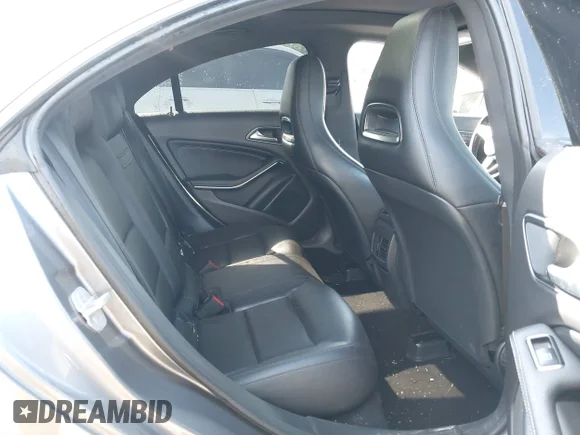 ✅ 2015 Mercedes-Benz CLA 250 • VIN: WDDSJ4GB8FN282281 • Lot: 45231315. Wystawiony na IAAI z przebiegiem 106 818 mil. Bezpłatny archiwum sprzedaży aukcyjnych z USA i szczegółowy raport historii pojazdu na DreamBid. Zdjęcie 8.