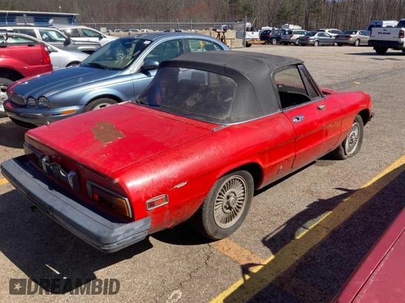 ✅ 1981 Alfa Romeo Spider Veloce • VIN: ZARBA5410B1012836 • Lot: 42364544. Wystawiony na IAAI z przebiegiem Nie podano. Bezpłatny archiwum sprzedaży aukcyjnych z USA i szczegółowy raport historii pojazdu na DreamBid. Zdjęcie 4.