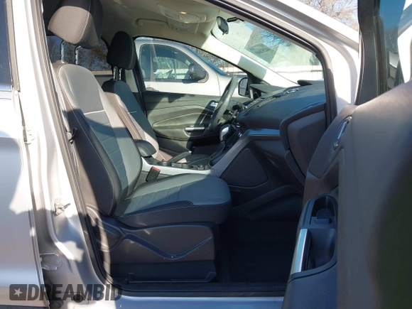 ✅ 2015 Ford Escape SE • VIN: 1FMCU0GX7FUC74796 • Lot: 44252660. Wystawiony na IAAI z przebiegiem 98 846 mil. Bezpłatny archiwum sprzedaży aukcyjnych z USA i szczegółowy raport historii pojazdu na DreamBid. Zdjęcie 5.