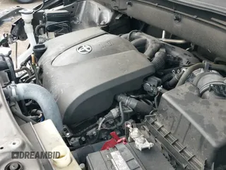 ✅ 2019 Toyota Highlander XLE • VIN: 5TDJZRFH8KS724269 • Lot: 43226275. Wystawiony na IAAI z przebiegiem 101 474 mil. Bezpłatny archiwum sprzedaży aukcyjnych z USA i szczegółowy raport historii pojazdu na DreamBid. Zdjęcie 19.