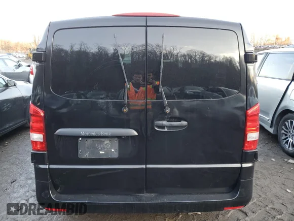 ✅ 2018 Mercedes-Benz Metris Passenger • VIN: WD4PG2EE5J3455345 • Lot: 37678844. Wystawiony na Copart z przebiegiem 146 796 mil. Bezpłatny archiwum sprzedaży aukcyjnych z USA i szczegółowy raport historii pojazdu na DreamBid. Zdjęcie 6.