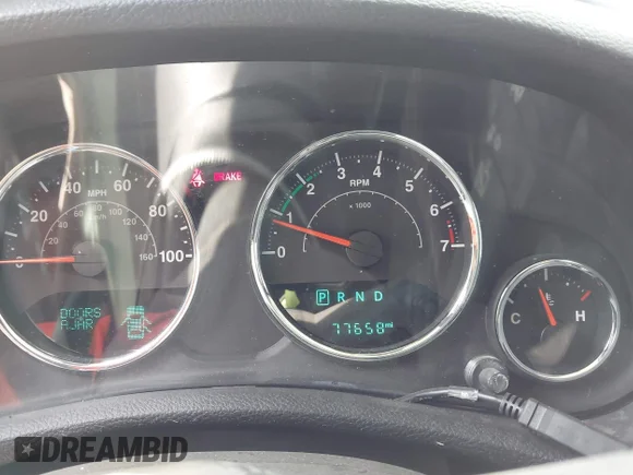 ✅ 2017 Jeep Wrangler Unlimited Sport • VIN: 1C4BJWDG4HL563479 • Lot: 44037043. Wystawiony na IAAI z przebiegiem 77 658 mil. Bezpłatny archiwum sprzedaży aukcyjnych z USA i szczegółowy raport historii pojazdu na DreamBid. Zdjęcie 7.