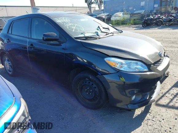 ✅ 2011 Toyota Matrix • VIN: 2T1KU4EEXBC677963 • Lot: 42128350. Wystawiony na IAAI z przebiegiem 38 590 mil. Bezpłatny archiwum sprzedaży aukcyjnych z USA i szczegółowy raport historii pojazdu na DreamBid. Zdjęcie 1.