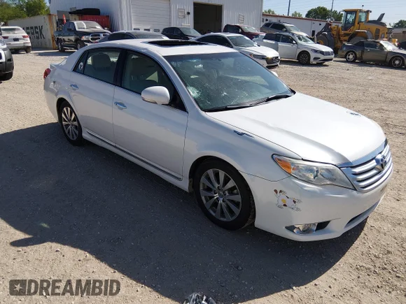 ✅ 2011 Toyota Avalon • VIN: 4T1BK3DB9BU440211 • Lot: 45115310. Wystawiony na IAAI z przebiegiem 202 434 mil. Bezpłatny archiwum sprzedaży aukcyjnych z USA i szczegółowy raport historii pojazdu na DreamBid. Zdjęcie 1.