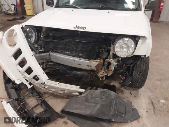 ✅ 2016 Jeep Patriot Latitude • VIN: 1C4NJRFB1GD581320 • Lot: 44097285. Listed on IAAI with 111,135 mi. Free auction sales archive from the USA and detailed vehicle history report at DreamBid. Image 6.