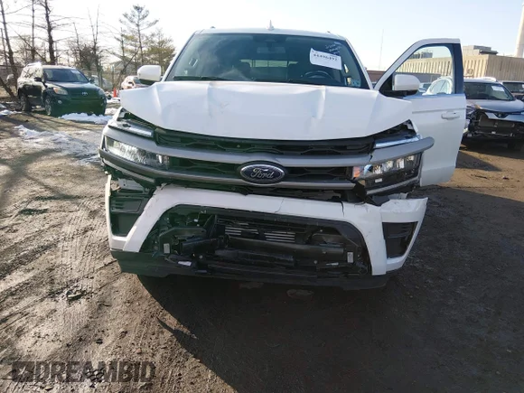 ✅ 2024 Ford Expedition Max XLT • VIN: 1FMJK1J88REB12825 • Lot: 44496492. Wystawiony na IAAI z przebiegiem 24 411 mil. Bezpłatny archiwum sprzedaży aukcyjnych z USA i szczegółowy raport historii pojazdu na DreamBid. Zdjęcie 6.