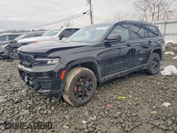 ✅ 2025 Jeep Grand Cherokee Laredo X • VIN: 1C4RJKAG0S8673869 • Лот: 79552735. Опубліковано раніше на Copart з пробігом 11 939 миль. Безкоштовний доступ до архіву аукціонних продажів зі США та докладний звіт про історію автомобіля на DreamBid. Зображення 1.