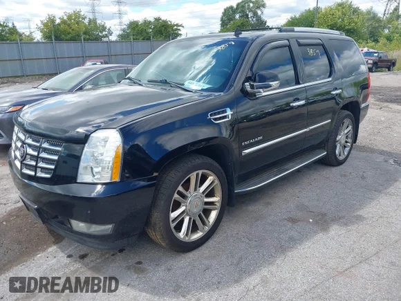 ✅ 2010 Cadillac Escalade Luxury • VIN: 1GYUKBEF1AR289983 • Лот: 43073859. Опубликован ранее на IAAI с пробегом 100 439 миль. Бесплатный доступ к архиву аукционных продаж из США и подробный отчёт об истории автомобиля на DreamBid. Изображение 17.