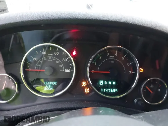 ✅ 2018 Jeep Wrangler Unlimited Altitude • VIN: 1C4BJWEG2JL841171 • Lot: 44034760. Wystawiony na IAAI z przebiegiem 114 769 mil. Bezpłatny archiwum sprzedaży aukcyjnych z USA i szczegółowy raport historii pojazdu na DreamBid. Zdjęcie 7.