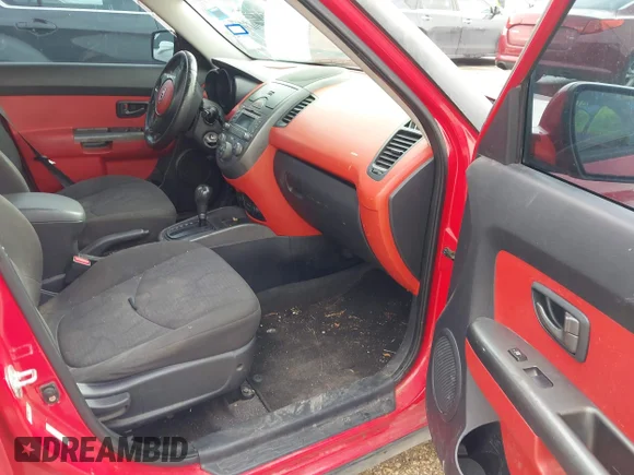 ✅ 2010 Kia Soul + • VIN: KNDJT2A26A7049980 • Lot: 44417522. Wystawiony na IAAI z przebiegiem 184 987 mil. Bezpłatny archiwum sprzedaży aukcyjnych z USA i szczegółowy raport historii pojazdu na DreamBid. Zdjęcie 5.