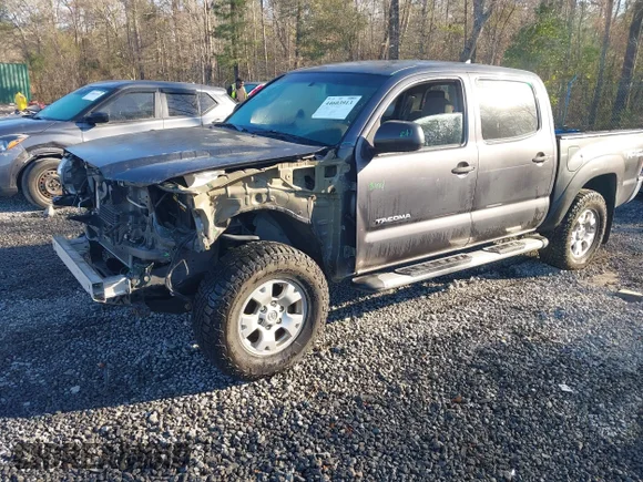 ✅ 2015 Toyota Tacoma • VIN: 5TFLU4EN9FX135619 • Lot: 44603913. Wystawiony na IAAI z przebiegiem 147 528 mil. Bezpłatny archiwum sprzedaży aukcyjnych z USA i szczegółowy raport historii pojazdu na DreamBid. Zdjęcie 2.