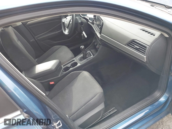 ✅ 2019 Volkswagen Jetta S • VIN: 3VWN57BU7KM069250 • Lot: 43947617. Wystawiony na IAAI z przebiegiem 184 023 mil. Bezpłatny archiwum sprzedaży aukcyjnych z USA i szczegółowy raport historii pojazdu na DreamBid. Zdjęcie 5.