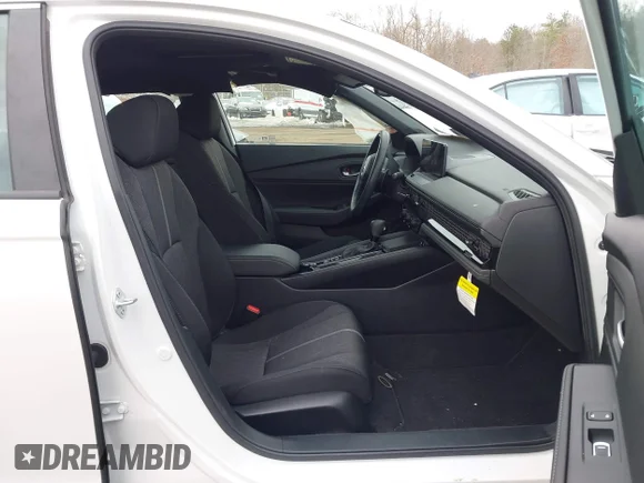 ✅ 2024 Honda Accord Sport • VIN: 1HGCY2F5XRA084437 • Lot: 44325271. Wystawiony na IAAI z przebiegiem 10 853 mil. Bezpłatny archiwum sprzedaży aukcyjnych z USA i szczegółowy raport historii pojazdu na DreamBid. Zdjęcie 5.