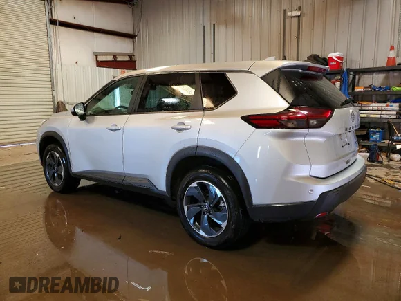 ✅ 2025 Nissan Rogue SV • VIN: 5N1BT3BB6SC789221 • Lot: 46350126. Wystawiony na Copart z przebiegiem 21 797 mil. Bezpłatny archiwum sprzedaży aukcyjnych z USA i szczegółowy raport historii pojazdu na DreamBid. Zdjęcie 2.