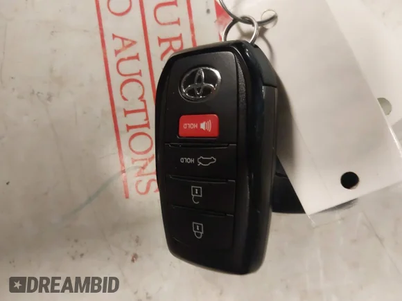 ✅ 2025 Toyota Camry SE • VIN: 4T1DBADK0SU537679 • Lot: 44484566. Wystawiony na IAAI z przebiegiem 12 365 mil. Bezpłatny archiwum sprzedaży aukcyjnych z USA i szczegółowy raport historii pojazdu na DreamBid. Zdjęcie 11.