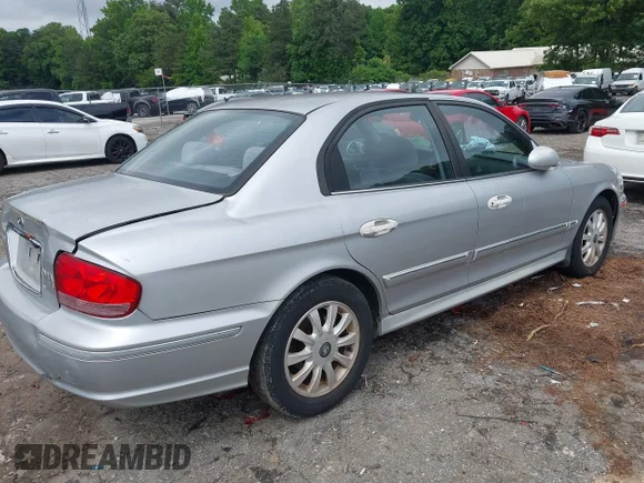 ✅ 2003 Hyundai Sonata GLS • VIN: KMHWF35H63A896436 • Lot: 45062282. Wystawiony na IAAI z przebiegiem 281 150 mil. Bezpłatny archiwum sprzedaży aukcyjnych z USA i szczegółowy raport historii pojazdu na DreamBid. Zdjęcie 4.
