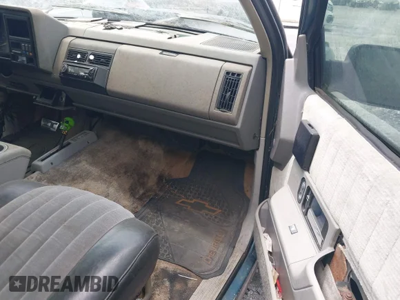 ✅ 1993 Chevrolet Blazer • VIN: 1GNEK18K3PJ362282 • Lot: 42208527. Wystawiony na IAAI z przebiegiem 262 418 mil. Bezpłatny archiwum sprzedaży aukcyjnych z USA i szczegółowy raport historii pojazdu na DreamBid. Zdjęcie 5.