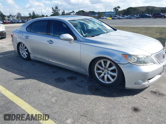 ✅ 2007 Lexus LS 460 L • VIN: JTHGL46F375019629 • Lot: 44412667. Wystawiony na IAAI z przebiegiem 228 697 mil. Bezpłatny archiwum sprzedaży aukcyjnych z USA i szczegółowy raport historii pojazdu na DreamBid. Zdjęcie 1.