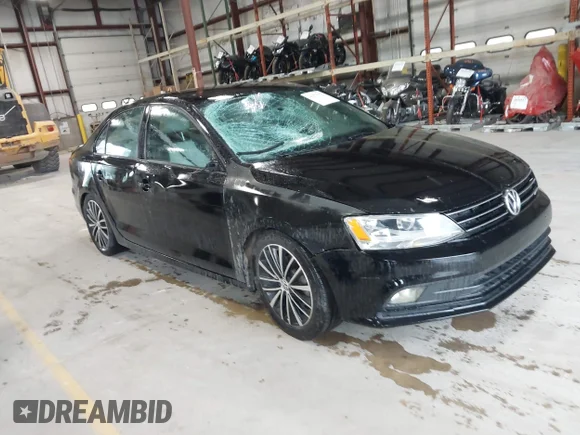 ✅ 2015 Volkswagen Jetta SE • VIN: 3VWD17AJ2FM204946 • Lot: 45273778. Wystawiony na IAAI z przebiegiem 141 085 mil. Bezpłatny archiwum sprzedaży aukcyjnych z USA i szczegółowy raport historii pojazdu na DreamBid. Zdjęcie 1.