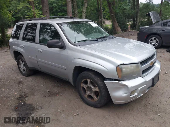 ✅ 2009 Chevrolet TrailBlazer 2LT • VIN: 1GNDT33S292122228 • Лот: 42990280. Опубликован ранее на IAAI с пробегом 215 671 миль. Бесплатный доступ к архиву аукционных продаж из США и подробный отчёт об истории автомобиля на DreamBid. Изображение 1.