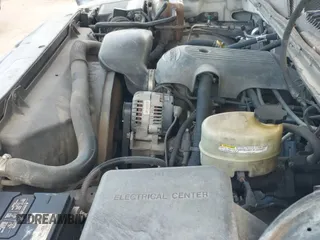 ✅ 2002 Chevrolet Silverado 2500HD • VIN: 1GCHC24U32E235176 • Lot: 43339369. Wystawiony na IAAI z przebiegiem Nie podano. Bezpłatny archiwum sprzedaży aukcyjnych z USA i szczegółowy raport historii pojazdu na DreamBid. Zdjęcie 12.