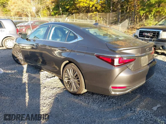 ✅ 2023 Lexus ES 250 • VIN: 58AD11D13PU010830 • Лот: 43461258. Опубліковано раніше на IAAI з пробігом 64 502 миль. Безкоштовний доступ до архіву аукціонних продажів зі США та докладний звіт про історію автомобіля на DreamBid. Зображення 3.