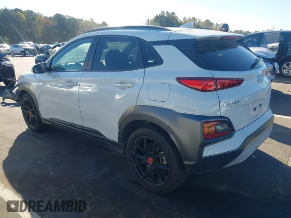 ✅ 2021 Hyundai Kona Night Edition • VIN: KM8K6CA52MU678438 • Lot: 43484097. Wystawiony na IAAI z przebiegiem 39 699 mil. Bezpłatny archiwum sprzedaży aukcyjnych z USA i szczegółowy raport historii pojazdu na DreamBid. Zdjęcie 3.