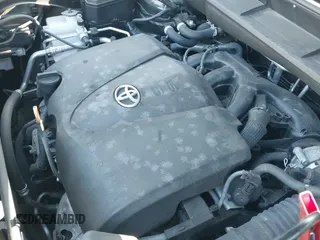 ✅ 2022 Toyota Highlander Limited • VIN: 5TDDZRBH5NS165299 • Lot: 41887668. Listed on IAAI with 29,292 mi. Free auction sales archive from the USA and detailed vehicle history report at DreamBid. Image 20.