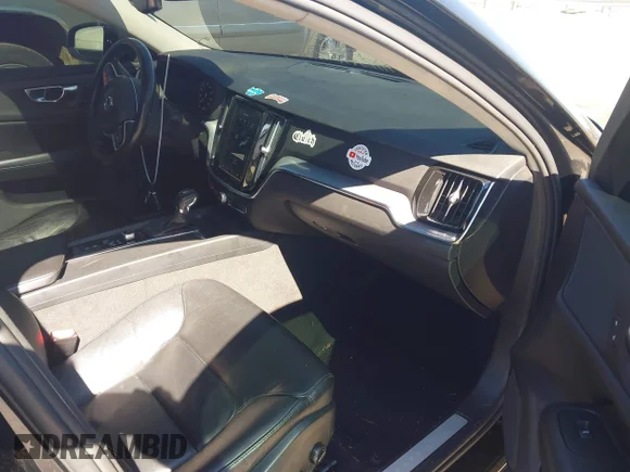 ✅ 2020 Volvo S60 Momentum • VIN: 7JR102FK5LG039141 • Lot: 44615759. Wystawiony na IAAI z przebiegiem 77 909 mil. Bezpłatny archiwum sprzedaży aukcyjnych z USA i szczegółowy raport historii pojazdu na DreamBid. Zdjęcie 5.